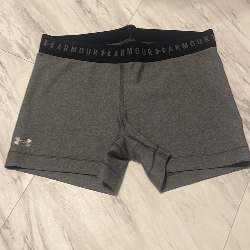 Women’s under armour volley shorts